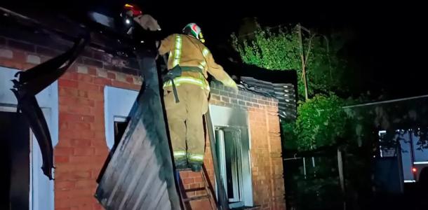 На Днепропетровщине во время ликвидации масштабного пожара пожарные обнаружили тело женщины